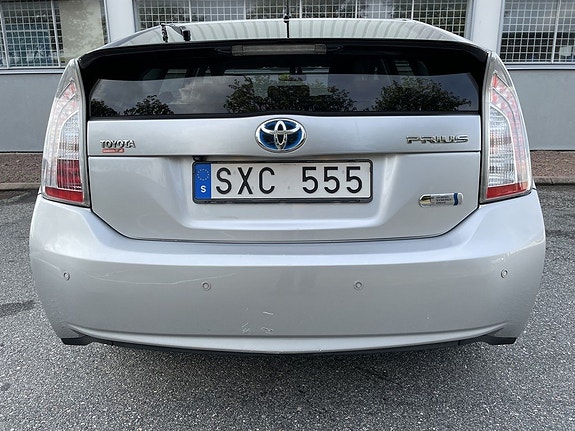 Toyota Prius Plug-in Hybrid 7 of 18