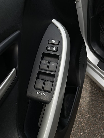Toyota Prius Plug-in Hybrid 15 of 18