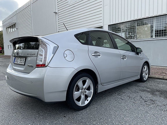 Toyota Prius Plug-in Hybrid 5 of 18