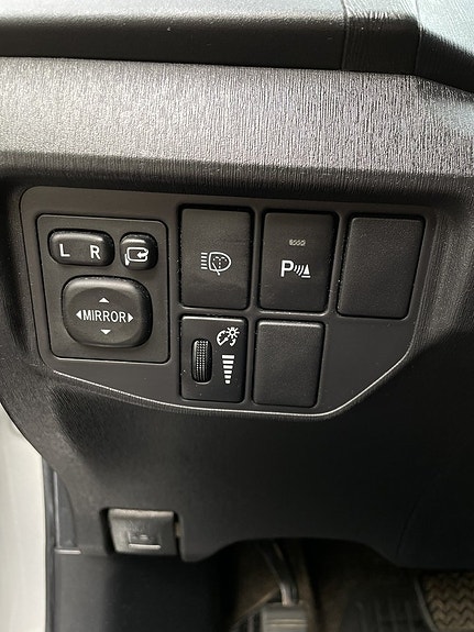 Toyota Prius Plug-in Hybrid 16 of 18