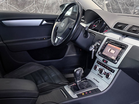 Volkswagen Passat Alltrack 17 of 22