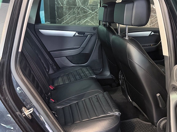 Volkswagen Passat Alltrack 16 of 22