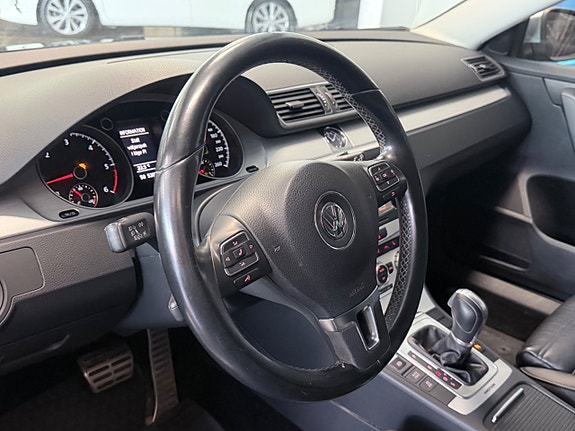 Volkswagen Passat Alltrack 18 of 22