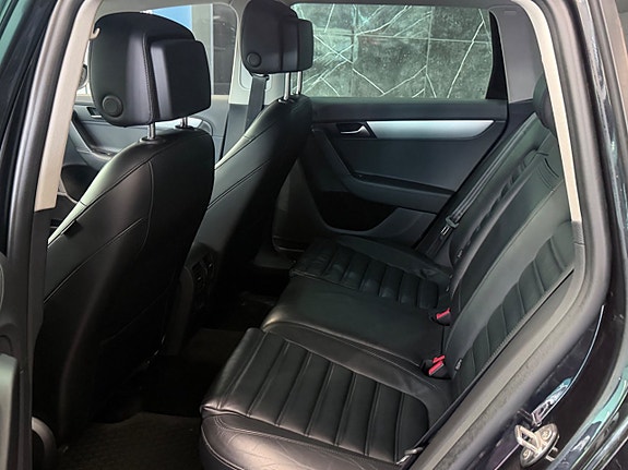 Volkswagen Passat Alltrack 14 of 22