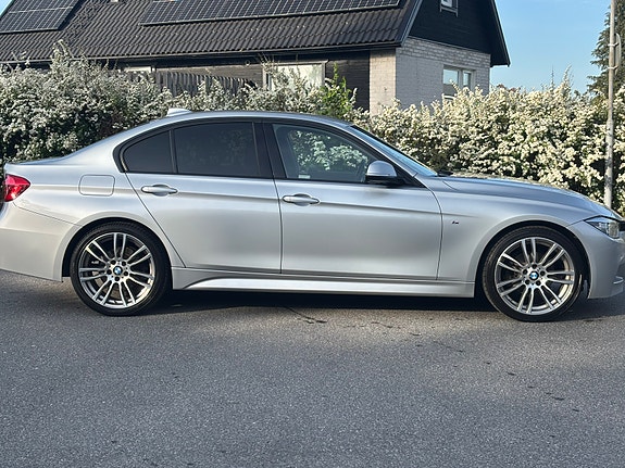 BMW 320d 3 of 5