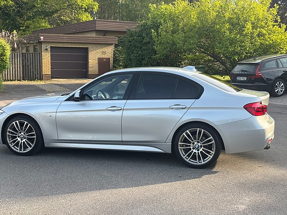 BMW 320d 4 of 5