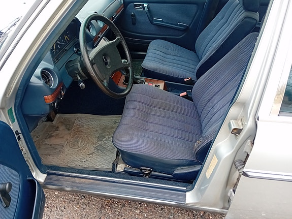 Mercedes-Benz 200 7 of 7