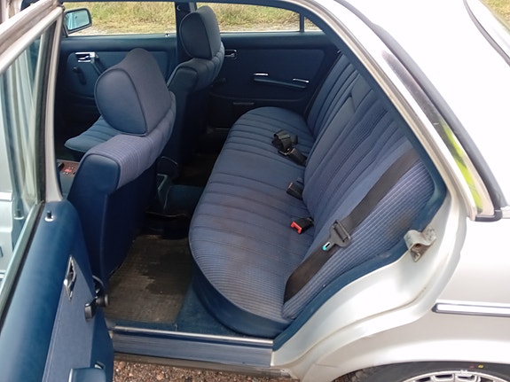Mercedes-Benz 200 6 of 7