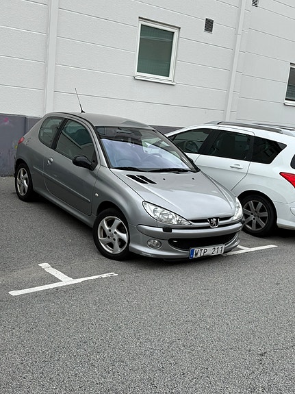 Peugeot 206 2 of 5