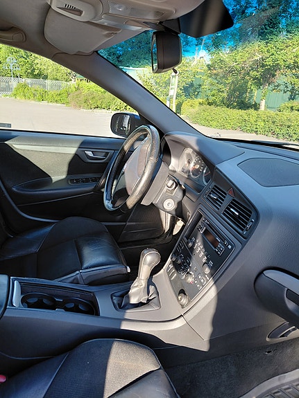 Volvo V70 2 of 2