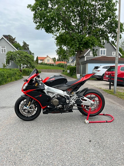 Aprilia RSV4 Factory 5 of 5