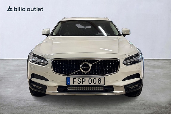 Volvo V90 Cross Country 3 of 5