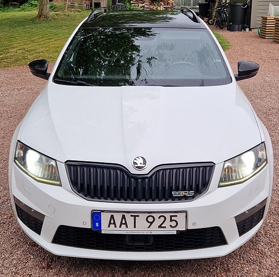 Skoda Octavia 2 of 5