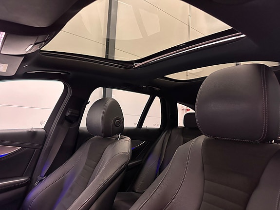 Mercedes-Benz E220 14 of 30