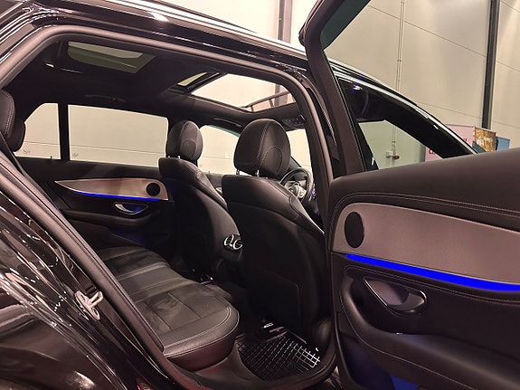 Mercedes-Benz E220 10 of 30
