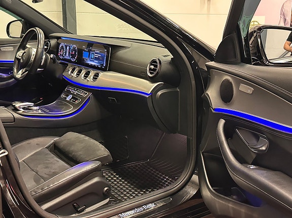 Mercedes-Benz E220 11 of 30