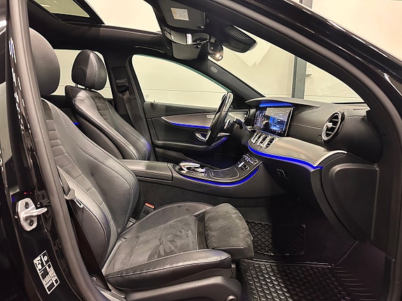 Mercedes-Benz E220 8 of 30