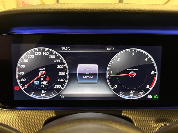Mercedes-Benz E220 27 of 30