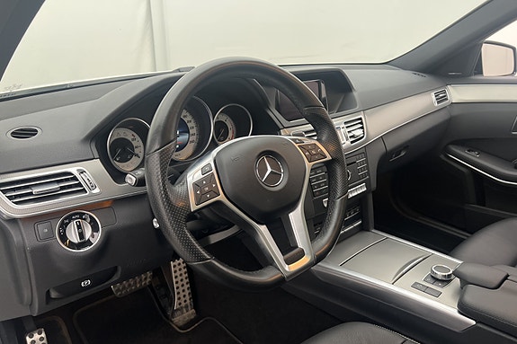 Mercedes-Benz E220 2 of 5