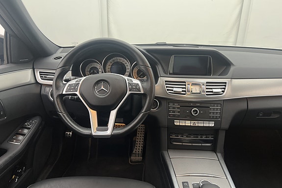 Mercedes-Benz E220 4 of 5