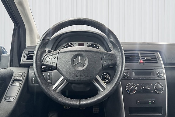 Mercedes-Benz B180 12 of 18