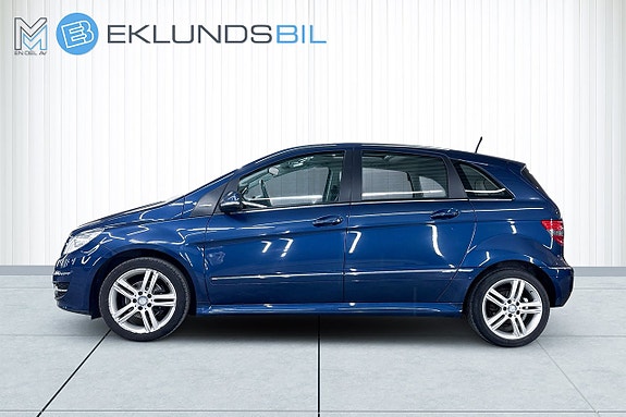 Mercedes-Benz B180 2 of 5