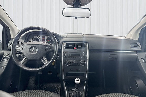 Mercedes-Benz B180 9 of 18