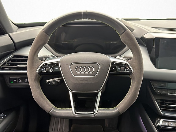 Audi e-tron GT 15 of 30