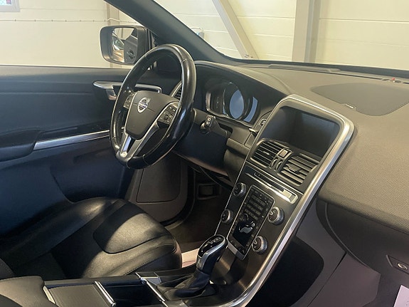 Volvo XC60 11 of 26