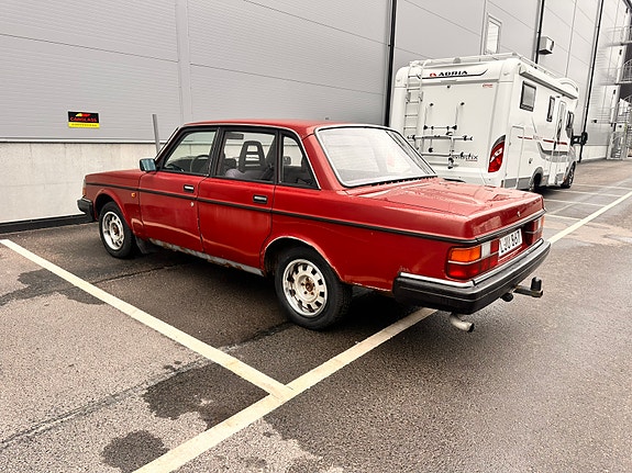 Volvo 240 3 of 5