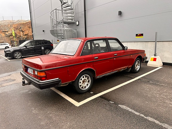 Volvo 240 4 of 5