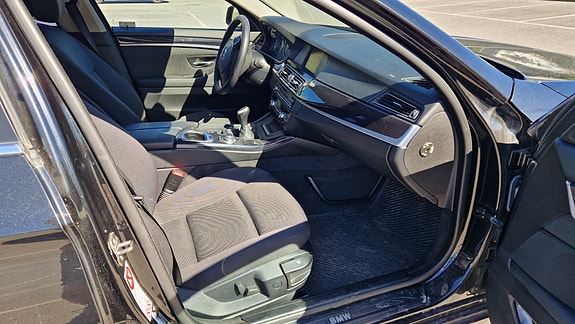 BMW 520d 2 of 5