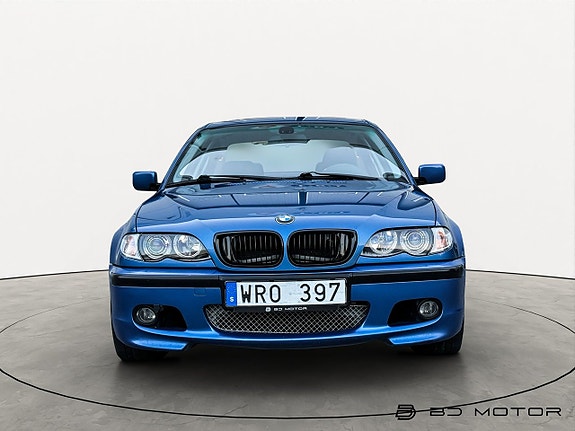 BMW 330i 4 of 5