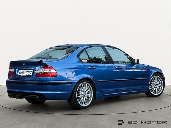 BMW 330i 3 of 5
