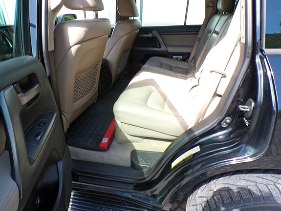 Toyota Land Cruiser 5 of 5