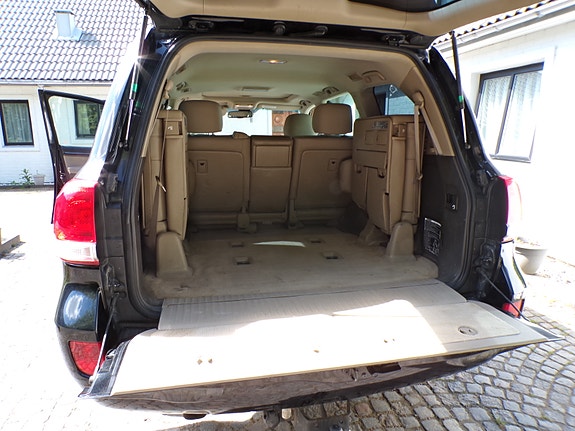 Toyota Land Cruiser 4 of 5