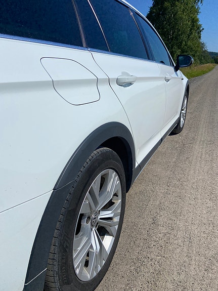Volkswagen Passat Alltrack 4 of 5