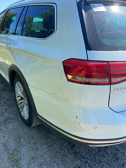Volkswagen Passat Alltrack 3 of 5