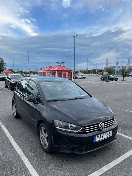 Volkswagen Golf Sportsvan 2 of 5