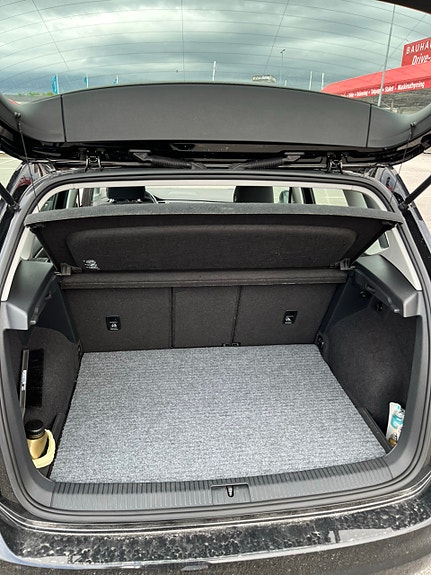 Volkswagen Golf Sportsvan 8 of 8