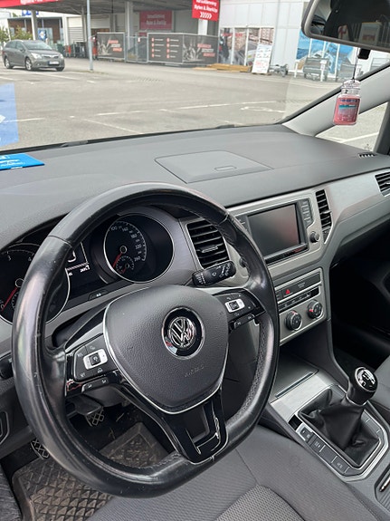 Volkswagen Golf Sportsvan 6 of 8