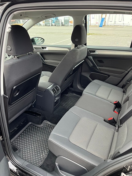 Volkswagen Golf Sportsvan 4 of 5