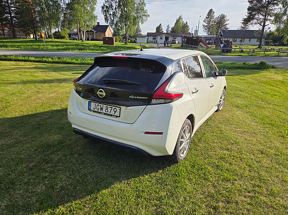 Nissan Leaf 4 of 5