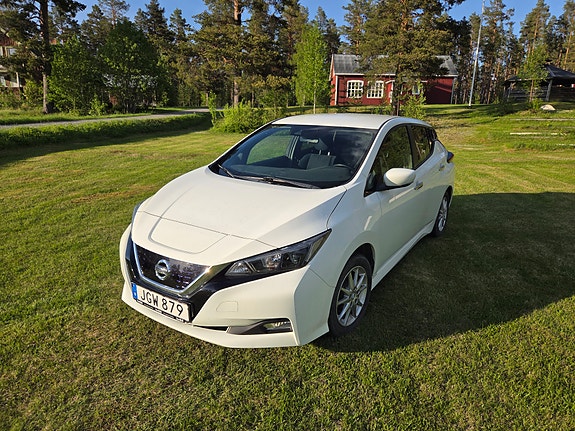 Nissan Leaf 2 of 5