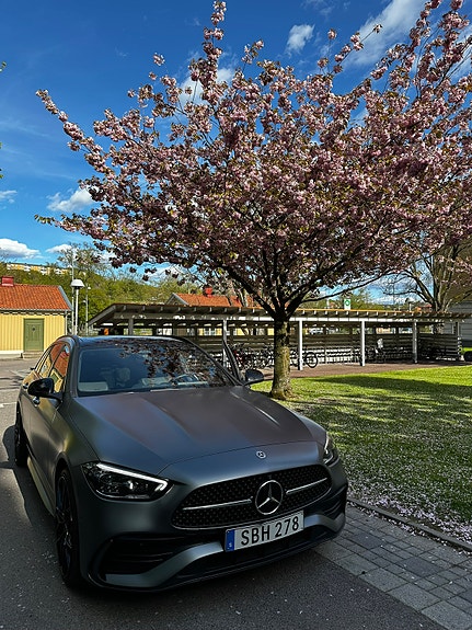 Mercedes-Benz C300 4 of 5