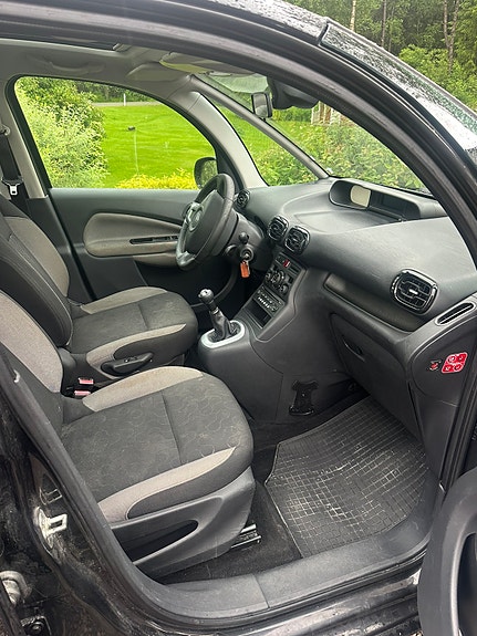 Citroen C3 Picasso 2 of 4