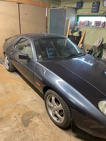 Porsche 928 2 of 5