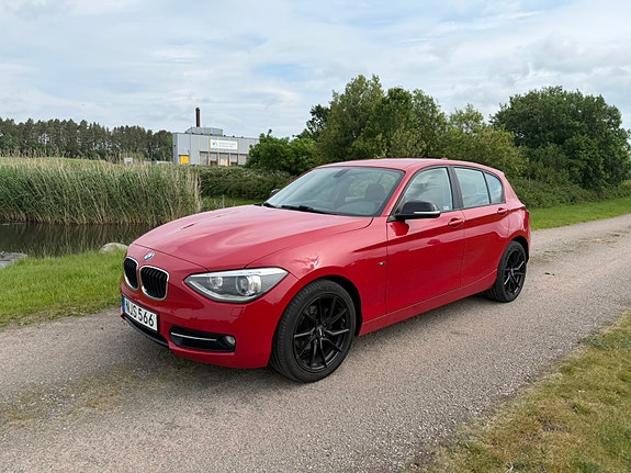 BMW 118d 2 of 5