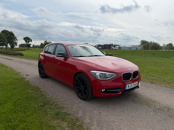 BMW 118d 4 of 5