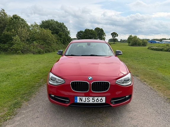 BMW 118d 3 of 5